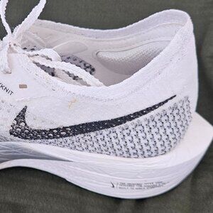 Vapor fly 3 Men's Carbon plate running shoe Size US 8